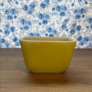 PYREX yellow fridge box